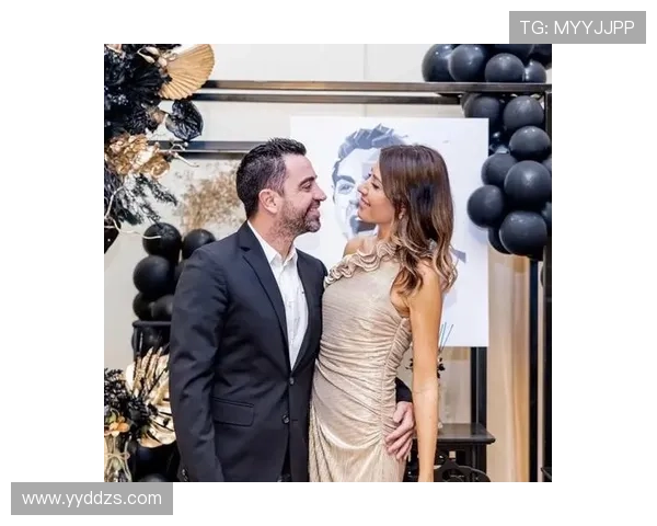 巴萨球星携子共赴足球场见证亲子时光展现温馨父爱