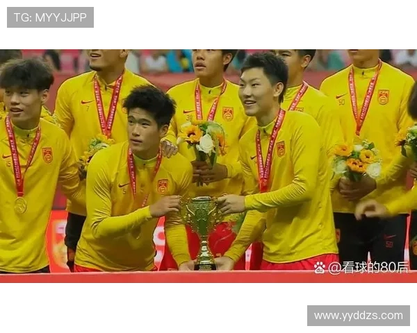 热爱祖国的足球明星们:他们为中国足球贡献的精神与力量 热爱祖国的足球明星们:他们为中国足球贡献的精神与力量