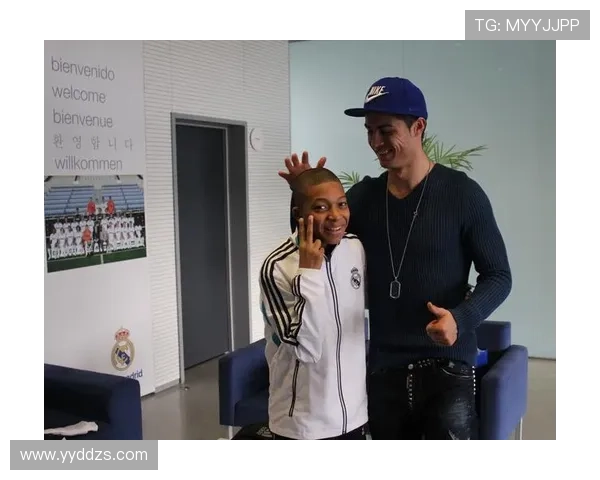 足球场上追逐球星的梦想与现实之差异探讨