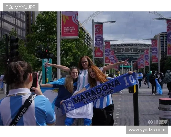 阿根廷足球巨星生日庆祝 球迷献上最热烈祝福与期待